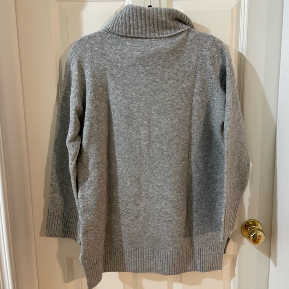 Uniqlo sweater turtleneck ; size S - Picture 2 of 2